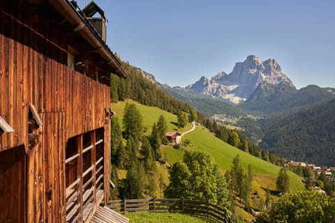 Nearby landmark, Natural landscape, Summer, Mountain view