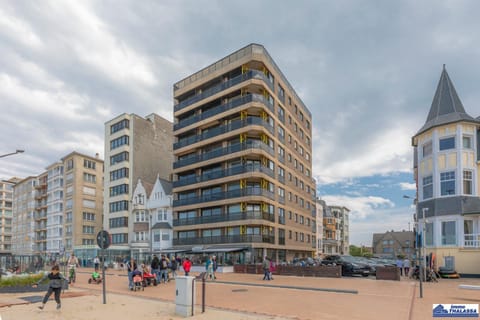 Astoria Palace 0101 - 2 bedrooms 5p - centrally located on the promenade sea view Apartment in De Panne
