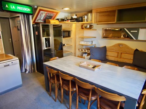 Living room, Seating area, Dining area, dishwasher, microwave