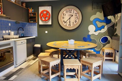 TV and multimedia, Kitchen or kitchenette, Living room, Seating area, Dining area, dishwasher, oven, stove