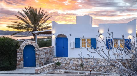 Noho Villas @ Sunlit house Paros House in Paros, Greece