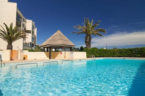 Day, Swimming pool