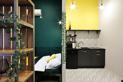 Bed, Kitchen or kitchenette