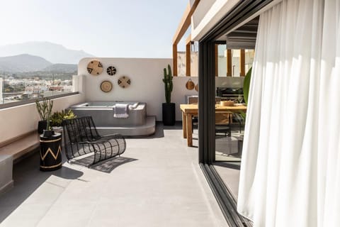 BBQ facilities, Hot Tub, Balcony/Terrace