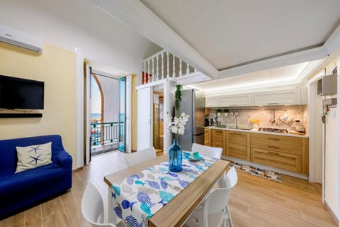 Kitchen or kitchenette, Living room, Dining area
