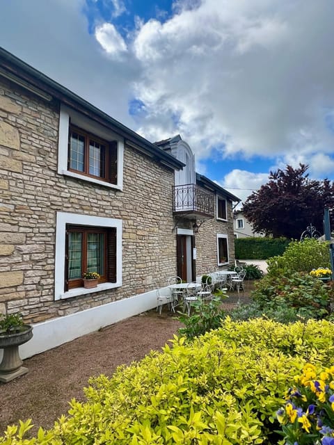 Property building, Facade/entrance, Garden