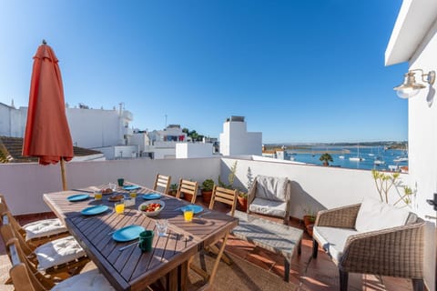 Natural landscape, View (from property/room), Balcony/Terrace, Seating area, Dining area, River view
