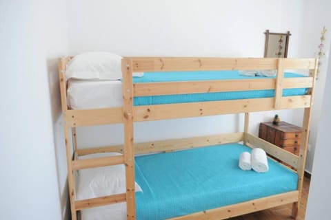 Bedroom, bunk bed