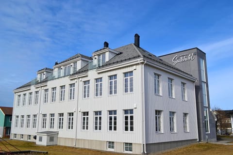 Property building, Day