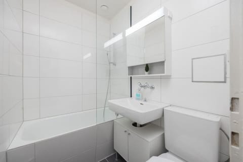 Shower, Toilet, Bathroom, Bath