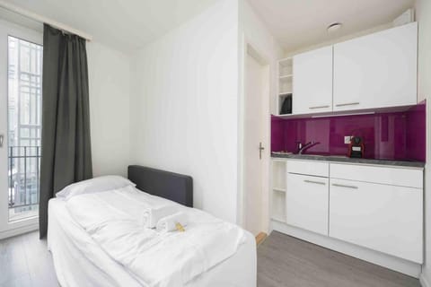 Kitchen or kitchenette, Bedroom, towels