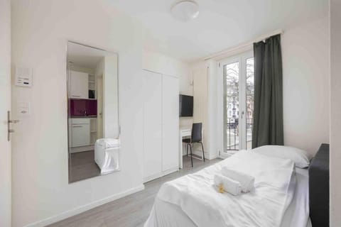 Bed, Bathroom, Photo of the whole room, Bedroom, towels