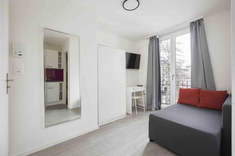 TV and multimedia, Seating area, Evening entertainment, wardrobe