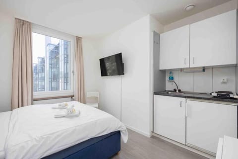 Bed, TV and multimedia, Kitchen or kitchenette, Bedroom, hair dresser, towels