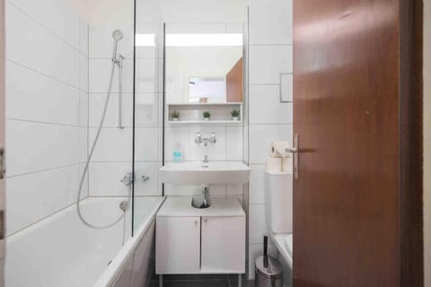 Bathroom, Bath, towels