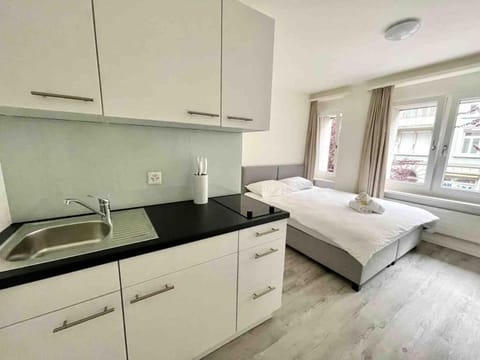 Bed, Kitchen or kitchenette, Bedroom