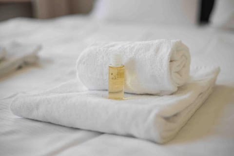 Bed, Bedroom, towels