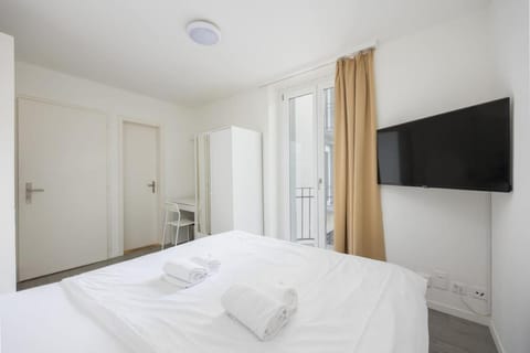 Urban Oasis with Queen Bed and View BE-39 Apartment in Zurich City