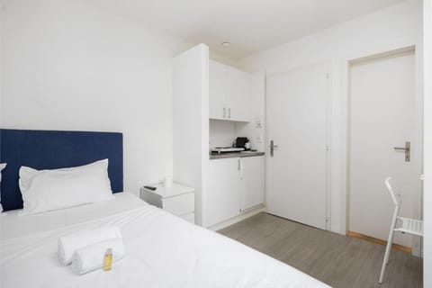 Urban Oasis with Queen Bed and View BE-39 Apartment in Zurich City