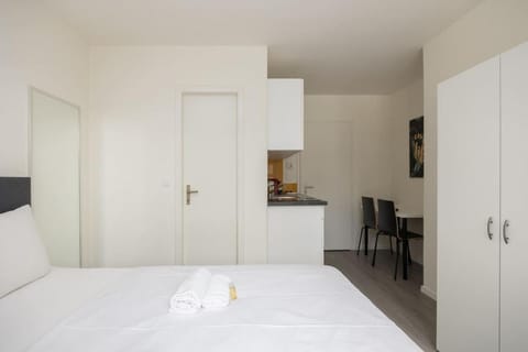 Urban Oasis with Queen Bed and View BE-53 Apartment in Zurich City