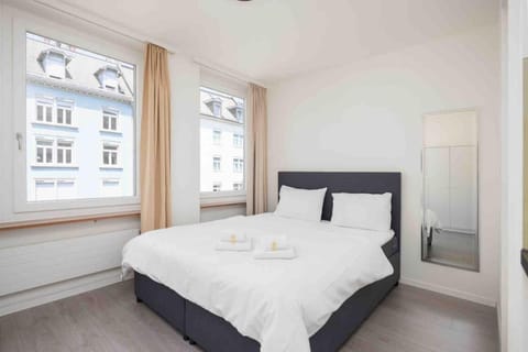 Downtown Deluxe Studio with Queen Bed BE-35 Apartment in Zurich City