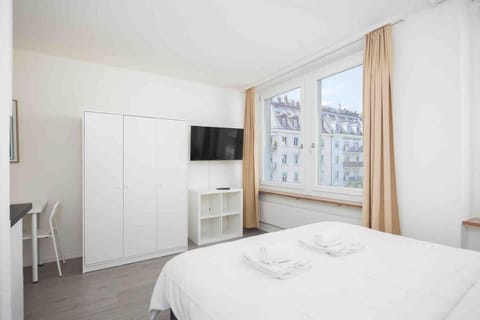 Downtown Deluxe Studio with Queen Bed BE-35 Apartment in Zurich City