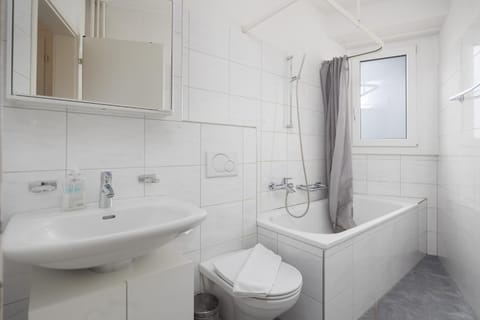 Shower, Toilet, Bathroom, Bath, towels