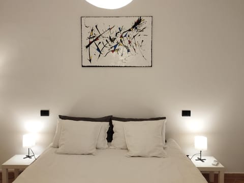 Bed, Photo of the whole room, Decorative detail, Bedroom