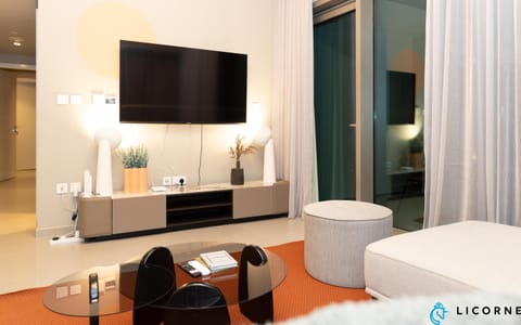 TV and multimedia, Balcony/Terrace, Living room, City view