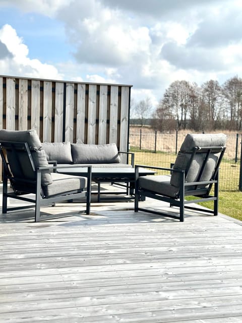 Balcony/Terrace, hair dresser