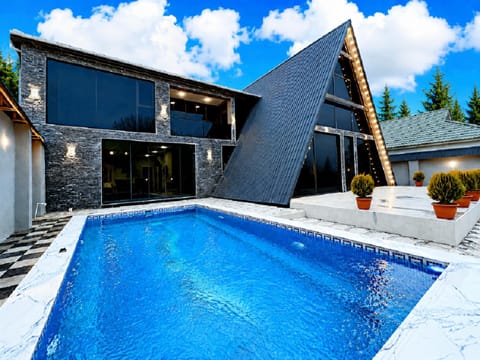 Property building, Day, Pool view, Swimming pool, sunbed