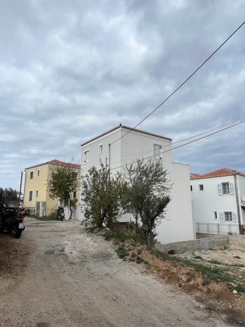 Property building, Day, Neighbourhood, Street view