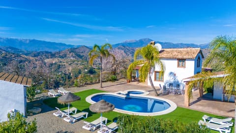 Property building, Garden, Pool view, sunbed
