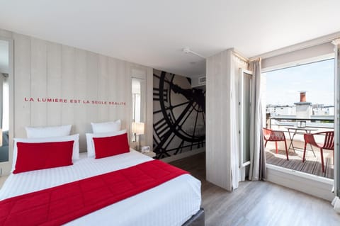 Patio, Bed, Day, Balcony/Terrace, Decorative detail, Bedroom