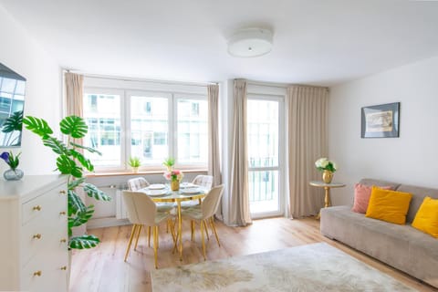 Bed, Living room, Seating area, Dining area
