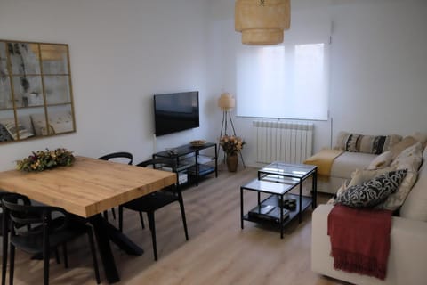 Communal lounge/ TV room, Bed, Living room, Food