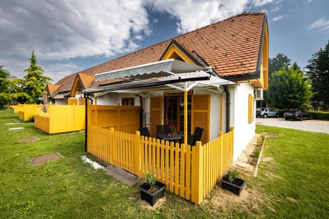 Property building, Day, Garden view, Inner courtyard view