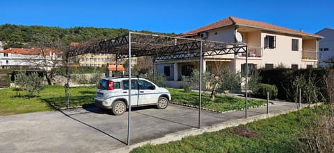 Patio, Facade/entrance