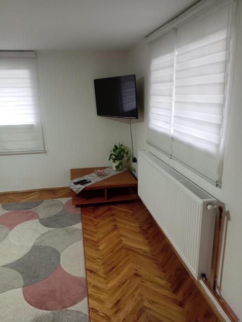 Stan na dan Kamenički park Bed and Breakfast in Novi Sad