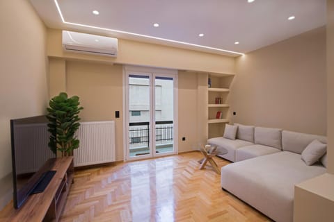 TV and multimedia, Living room, Seating area, air conditioner