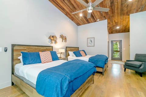 Dancing Bear Lodge Nature lodge in Sevier County