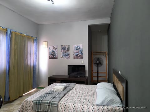 Bed, TV and multimedia, Photo of the whole room
