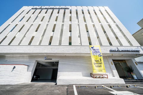 Property building, Day