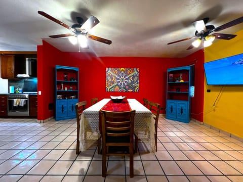 Dining area, fireplace