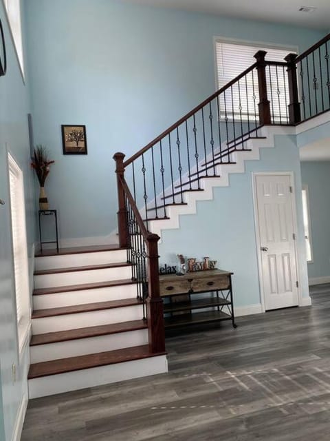 Large 5 Bedroom Home Near Downtown Dalton House in Dalton