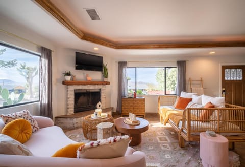 Communal lounge/ TV room, TV and multimedia, Living room, Seating area