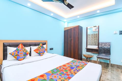 Bed, Seating area, Bedroom, fireplace
