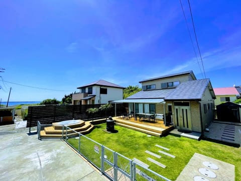 Property building, Day, Garden