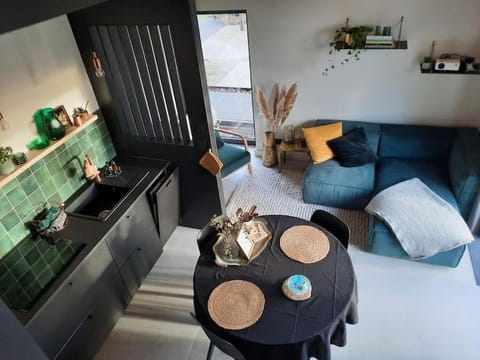 Kitchen or kitchenette, Photo of the whole room, Seating area, Dining area