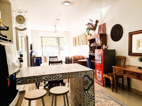 Kitchen or kitchenette, Seating area
